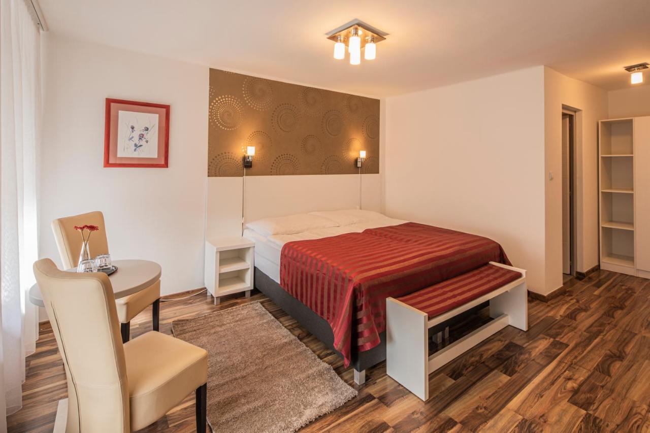 Riviera Rooms Vendegszobak Mosonmagyarovar Luaran gambar