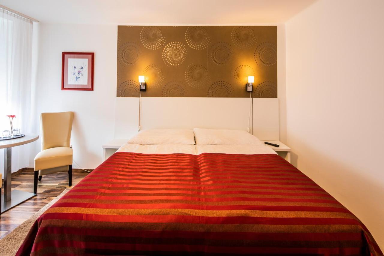 Riviera Rooms Vendegszobak Mosonmagyarovar Luaran gambar