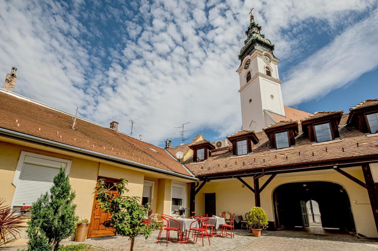 Riviera Rooms Vendegszobak Mosonmagyarovar Luaran gambar